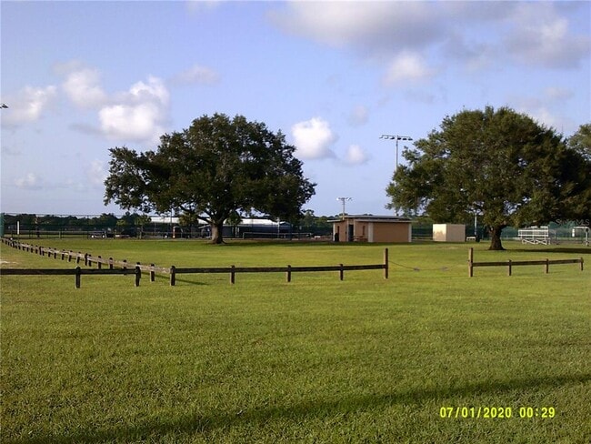 Building Photo - 945 Luna Terrace