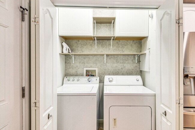 Building Photo - 25 Riverview Bend N