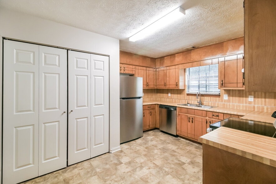 Building Photo - 127 Gristmill Ct