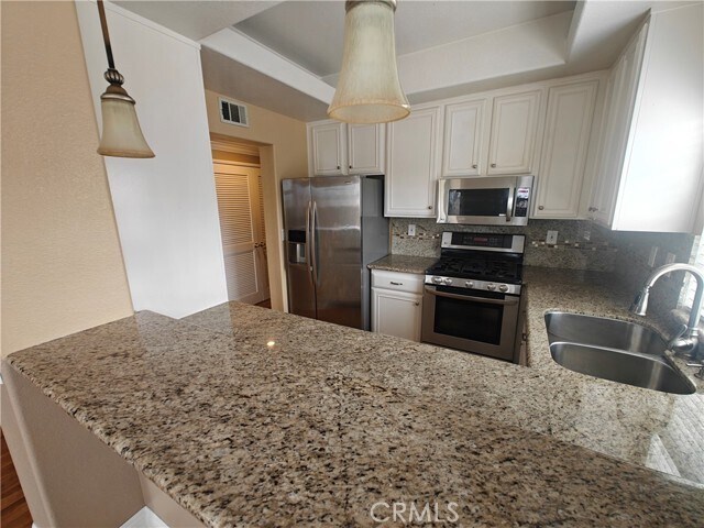 Building Photo - 1095 S San Marino Way