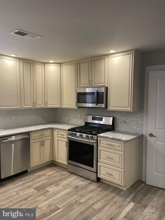 Building Photo - 3901 Richmond St