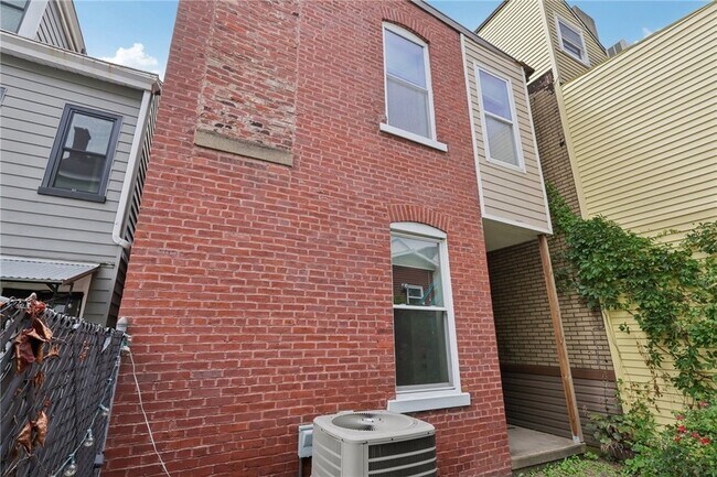 Building Photo - 5156 Carnegie St