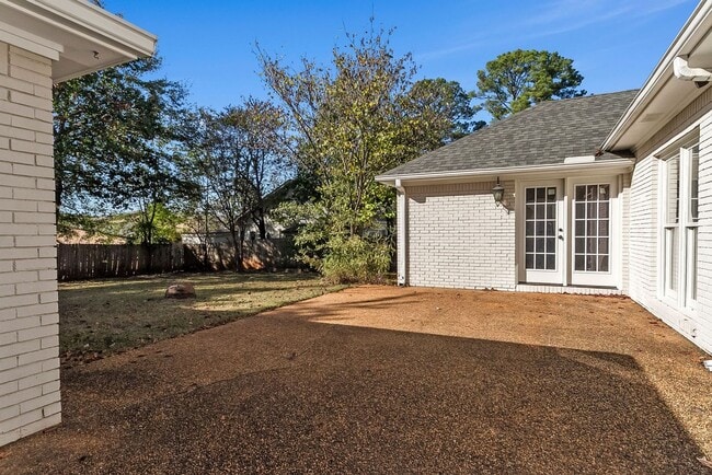 Building Photo - Beautiful 4 Bed 2.5 Bath Available Now!