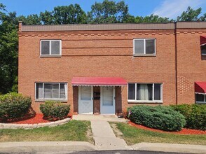 Building Photo - 199 Dalepark Dr