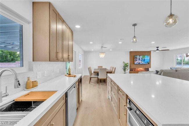 Building Photo - 3485 Shamrock Ave