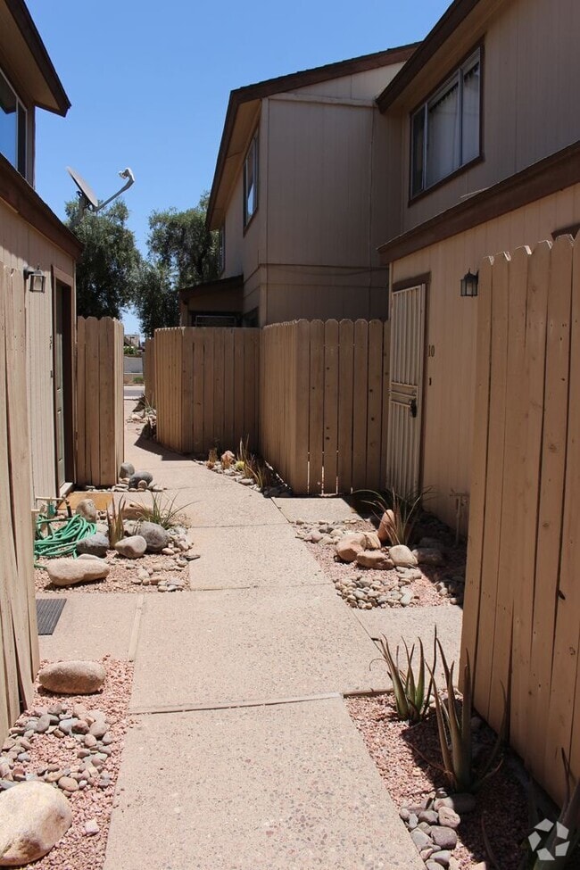 Building Photo - Scottsdale Condo