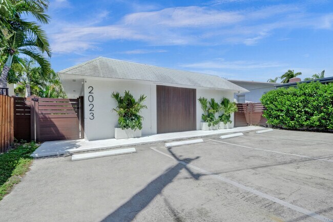 Building Photo - 2023 Miami Rd
