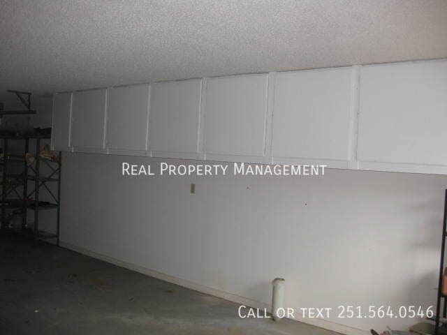 Building Photo - 420 Lakeview Dr W