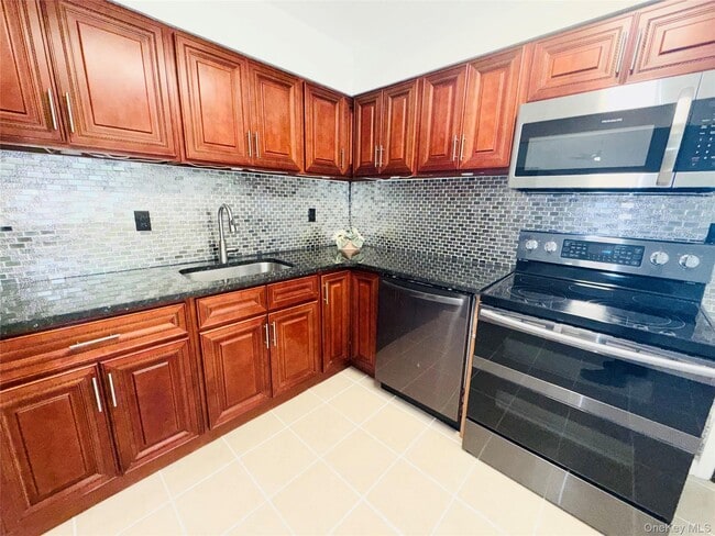 Building Photo - 1553 Potter Blvd