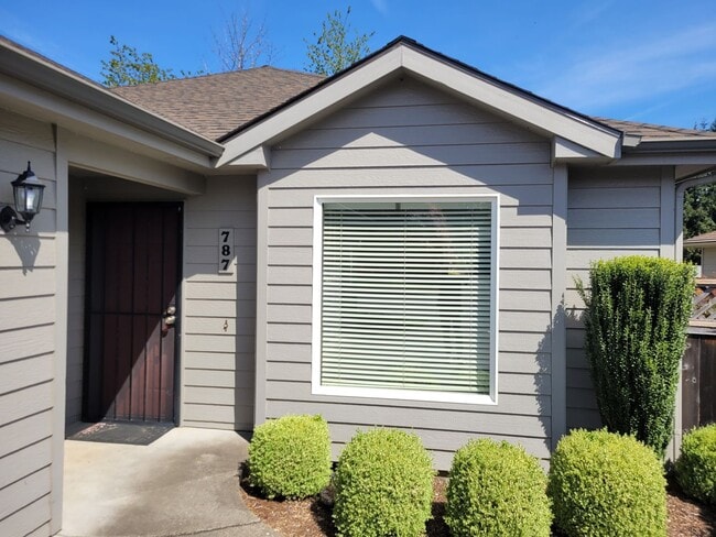 Building Photo - Freshly Remodeled Single-Level Home