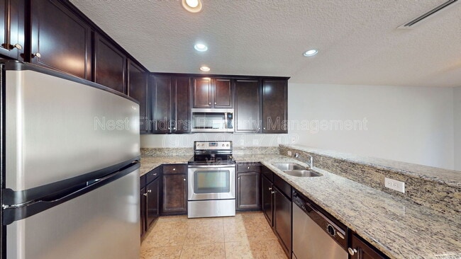 Building Photo - 464 Walnut Dr