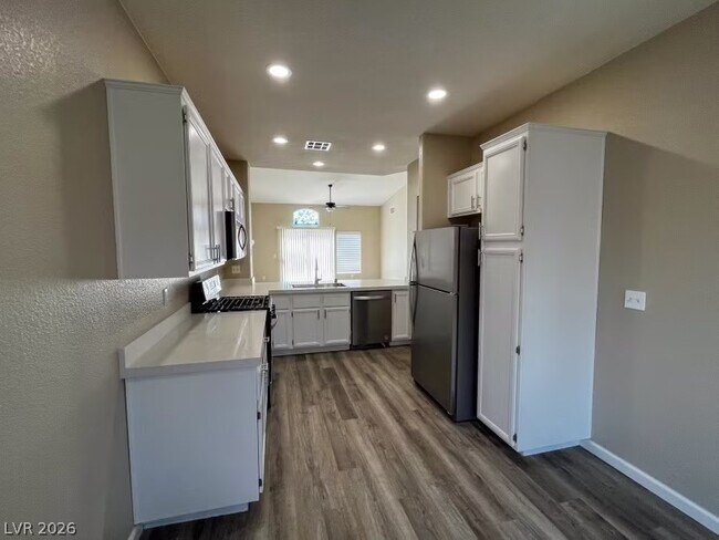 Building Photo - 8105 Guava Nectar Ave