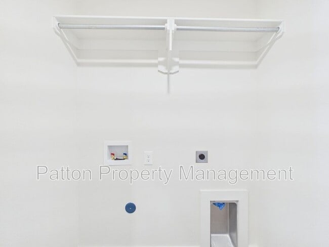 Building Photo - 3007 Farmyard Dr