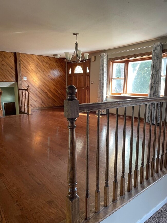 Building Photo - 518 Rita Dr