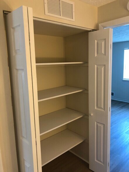 Building Photo - 54 Willowick Dr