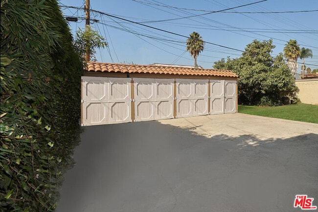Building Photo - 1213 Stearns Dr