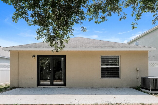 Building Photo - 1018 Brenton Leaf Dr