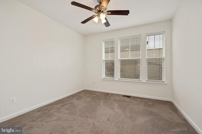 Building Photo - 14983 River Walk Way