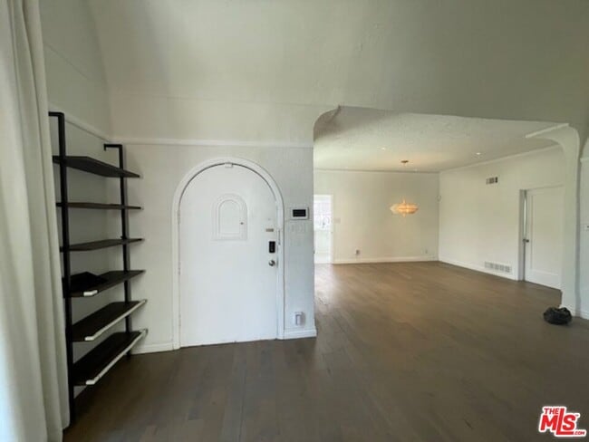 Building Photo - 459 S Holt Ave