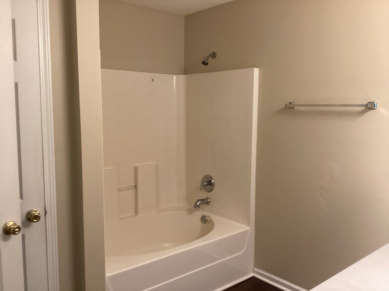 Building Photo - 493 Live Oak Walk
