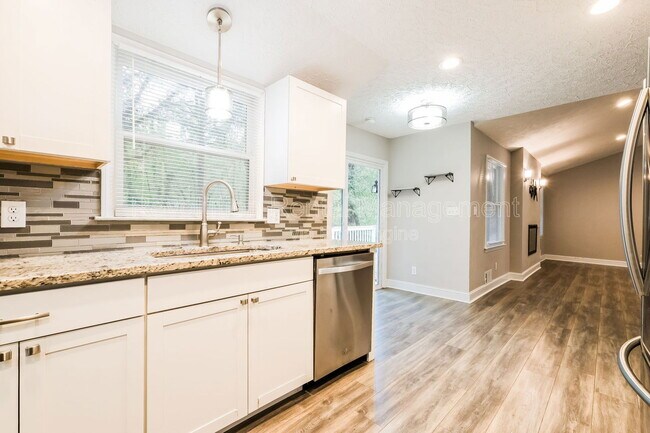 Building Photo - 1027 Mandalay Ct SW