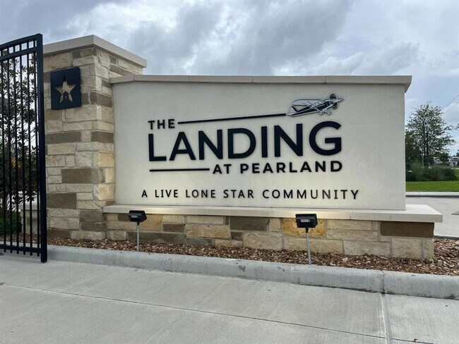 Building Photo - 127 Lear Ln