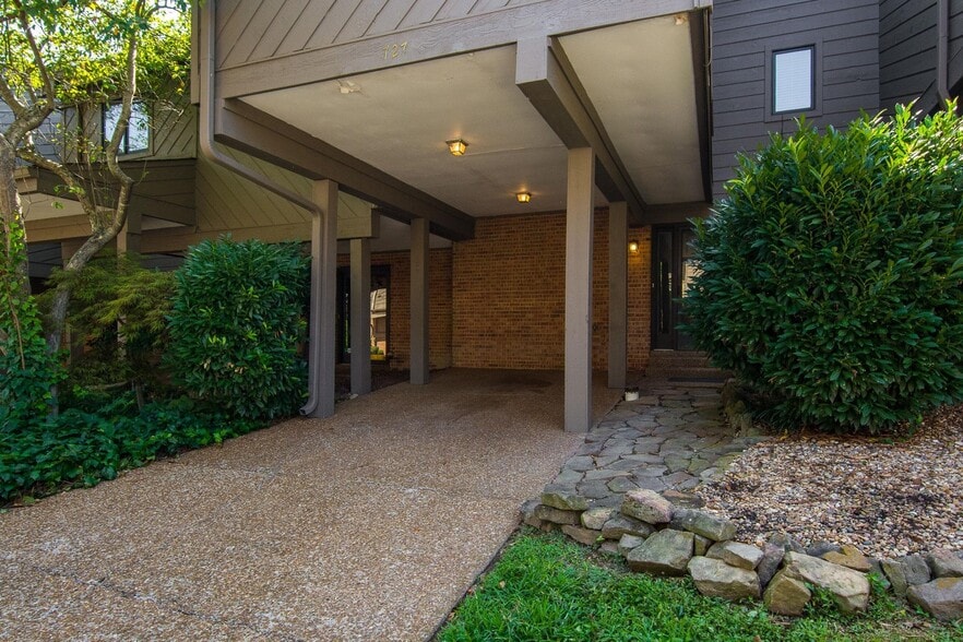 Building Photo - 727 Harpeth Trace Dr
