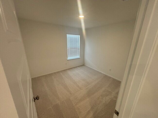 Building Photo - 148 Acorn Cir