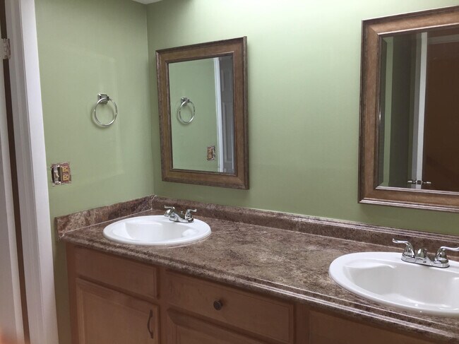 Building Photo - 4641 Cherry Rd