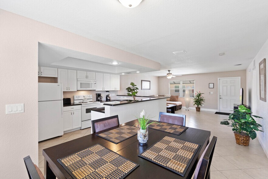 Building Photo - 314 SW 3rd Pl