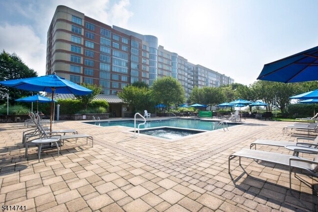 Building Photo - 8100 River Rd