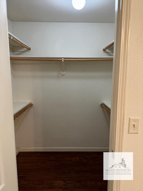 Building Photo - 7440 N Mansionette Dr