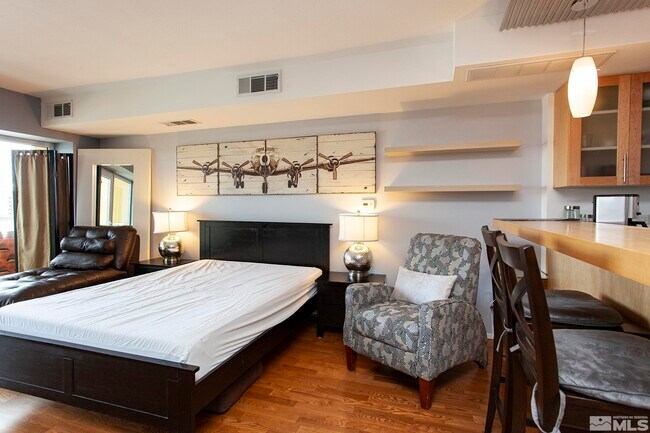 Building Photo - 255 N Sierra St