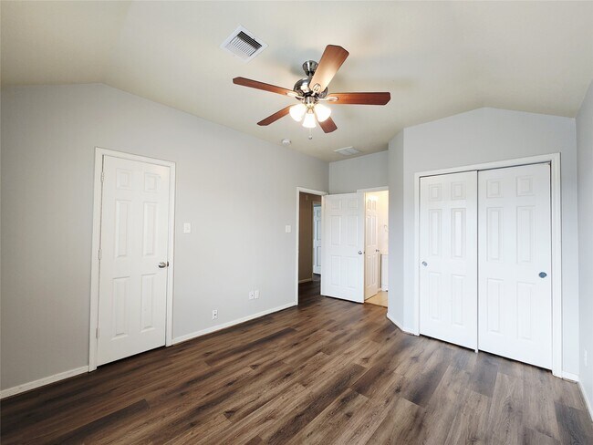 Building Photo - 4075 Mossy Spring Ln