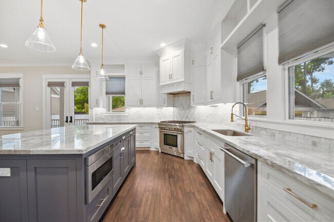 Building Photo - Luxury 3-Bed Home with Solar Panels, Tesla...