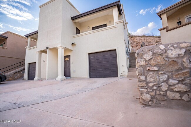 Building Photo - 4725 Pistolero Ln