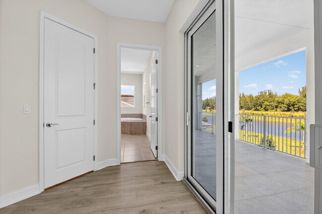 Building Photo - 15120 Wildwood Cir