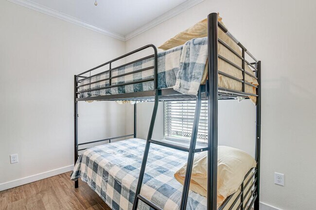 Building Photo - 1208 26th St