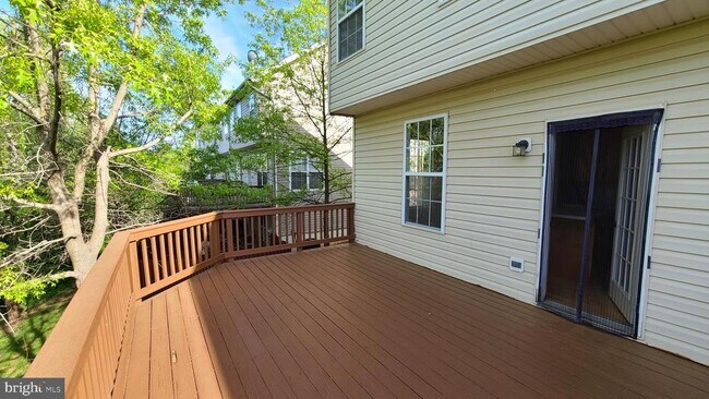 Building Photo - 45512 Lakemont Square