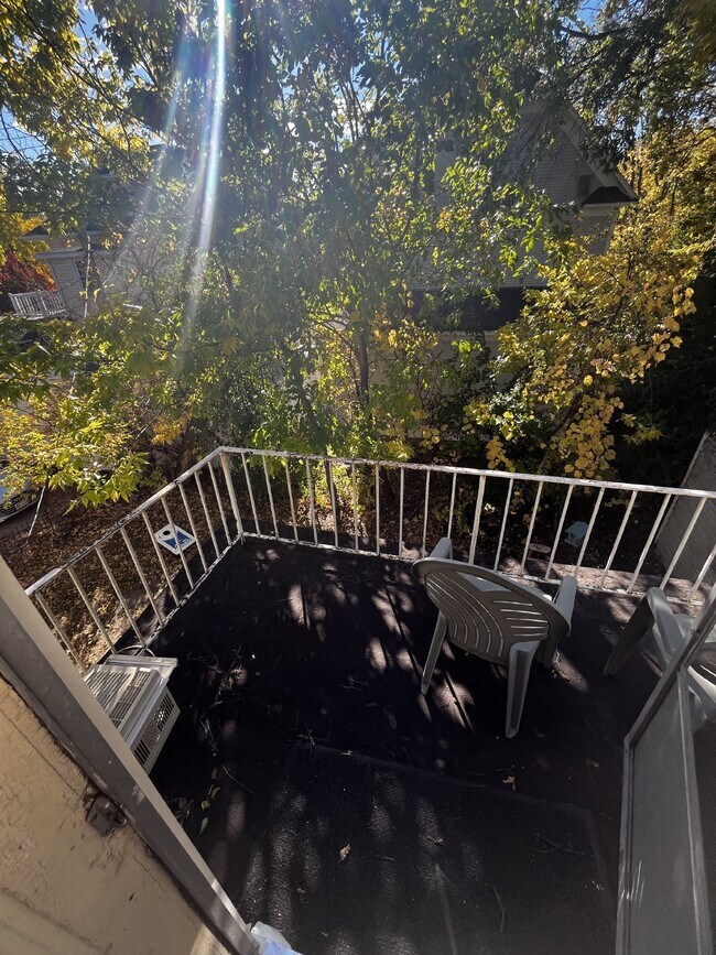 Building Photo - Cozy 4 Bed 1 Bath near UWEC!