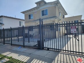 Building Photo - 750 E 40th Pl