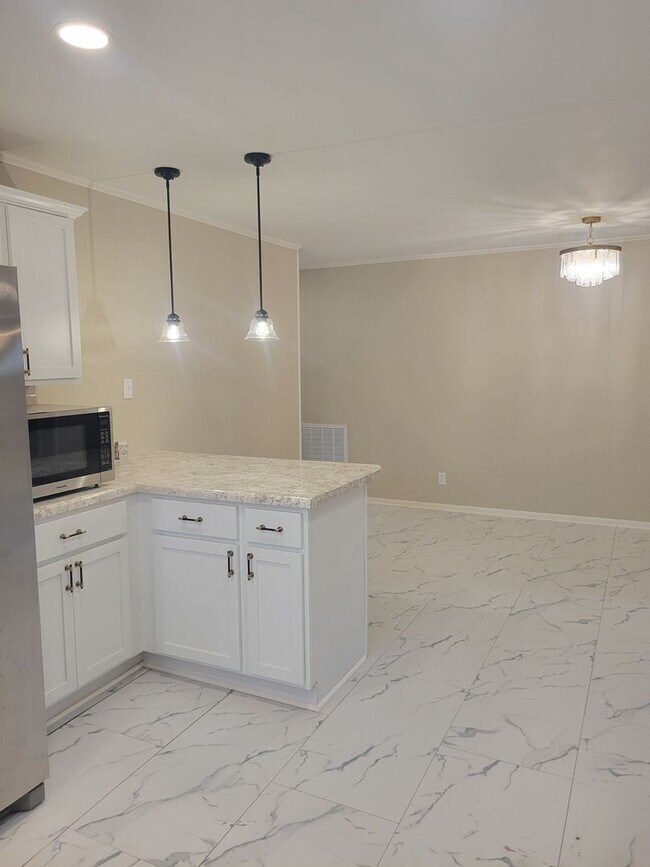 Building Photo - Spacious & Versatile Living in a Prime Location!