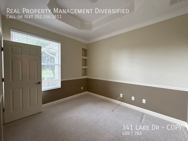 Building Photo - 341 Lake Dr