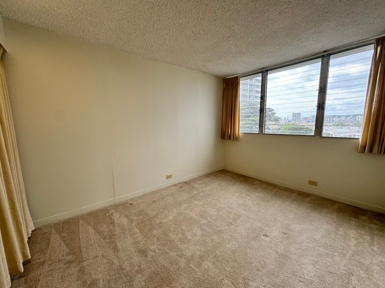 Building Photo - 2637 Kuilei St