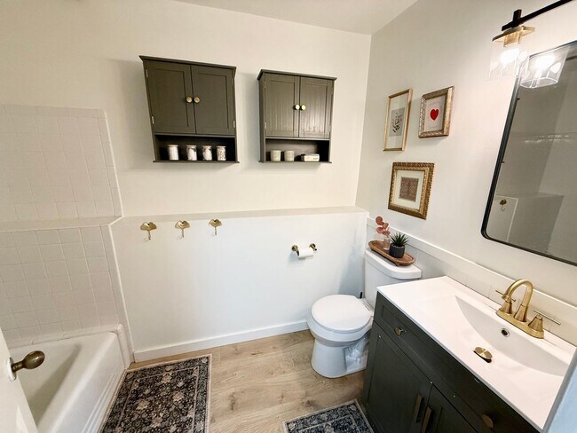 Building Photo - Beautiful Home in South Salt Lake City