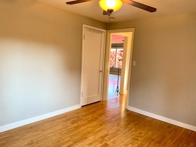 Building Photo - Beacon Hill 3 bedroom, 2 bath. 1 car garage with large storage loft.