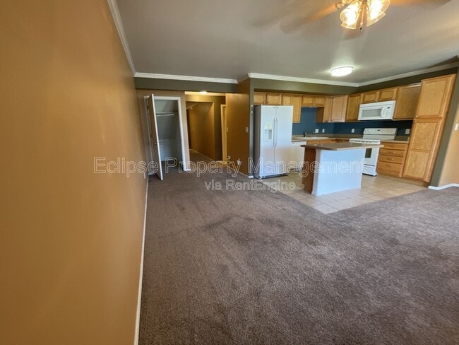 Building Photo - 2451 1/2 Theresea Ln