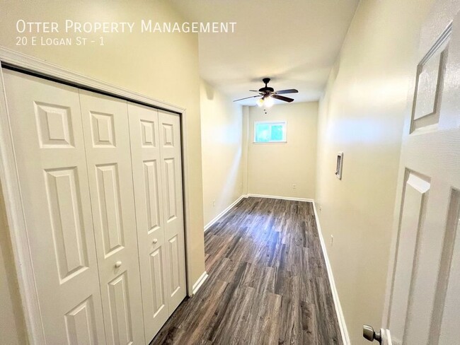 Building Photo - Large 2BR/1BA Apartment with Dedicated Par...