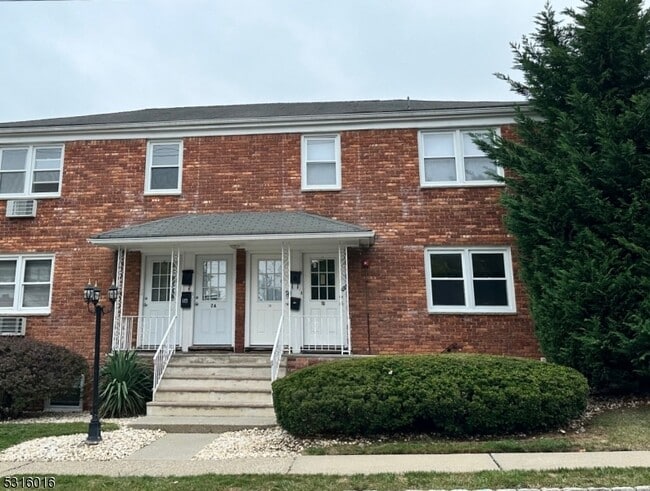 Building Photo - 1 Oak Grove Rd