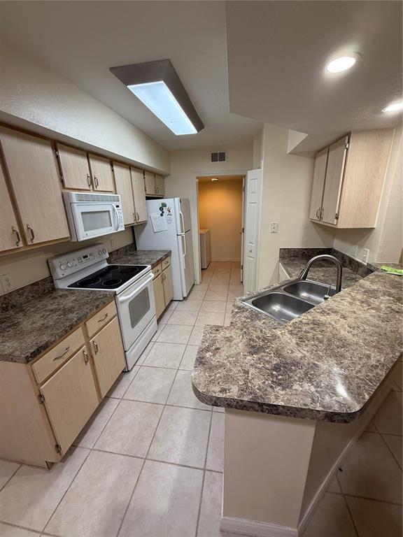 Building Photo - 814 Crest Pines Dr